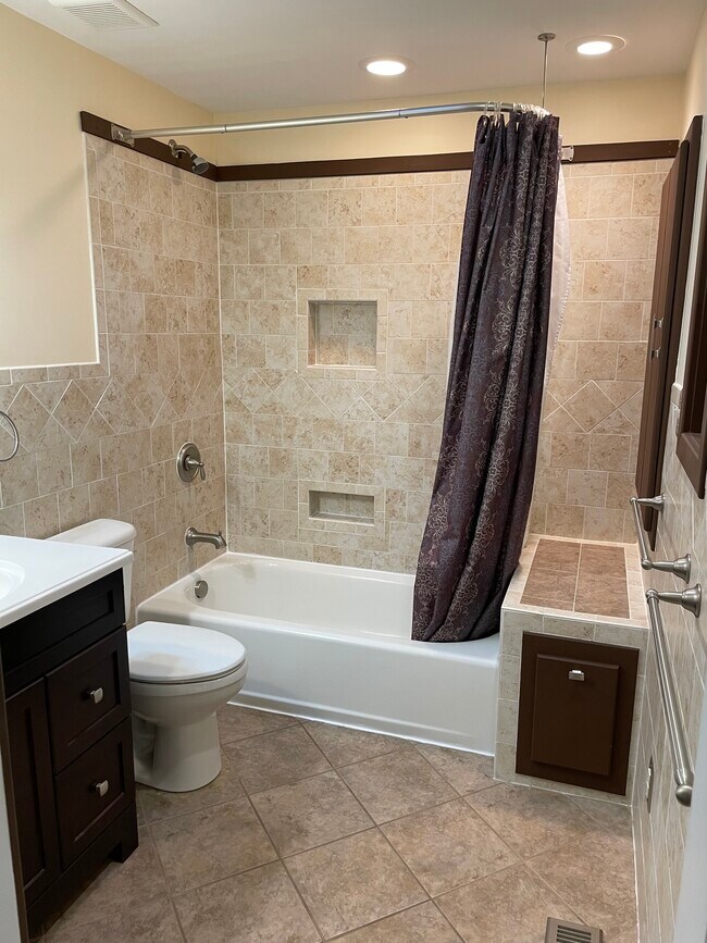 Upstairs bathroom - 48 Hope Rd