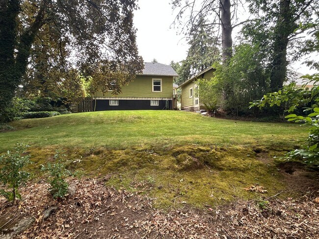 Building Photo - 3 BD SW Portland Home Near Multnomah Village