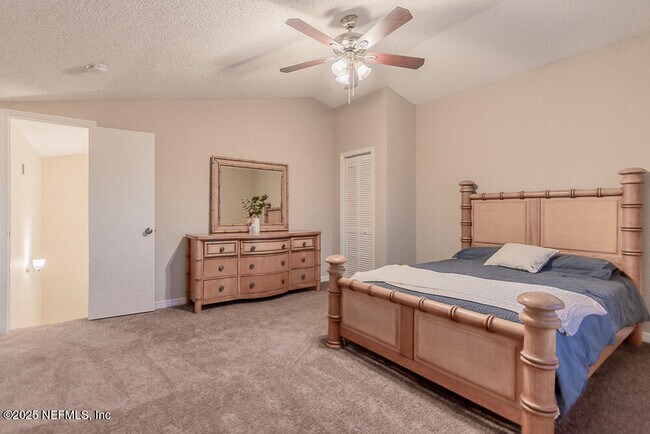 Building Photo - 11060 Wandering Oaks Dr