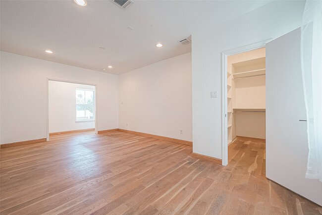 Building Photo - 161 Sage Rd