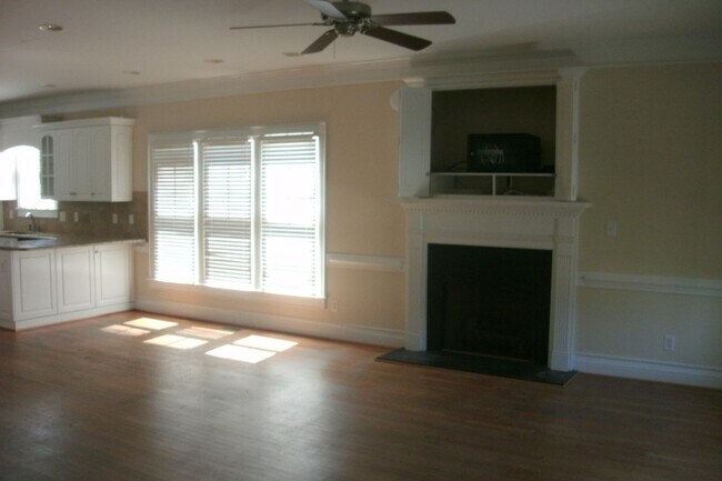 Building Photo - 3745 Savannah Way