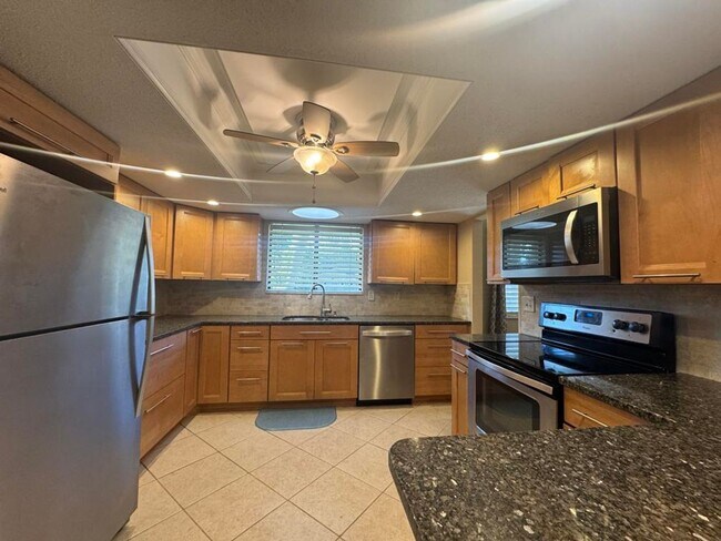 Building Photo - 3/2 in Pelican Bay