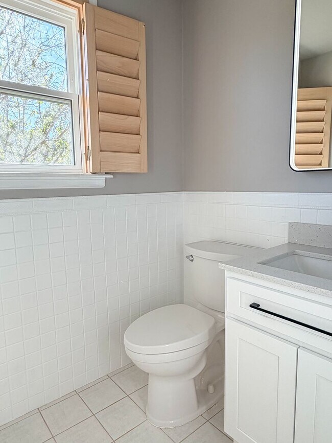 Building Photo - Updated Single-Family Home in Centennial!