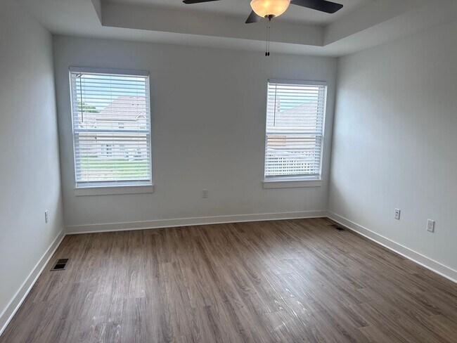 Building Photo - 4 Bed | 3 Bath | 1 Car Garage Duplex in Kansas City