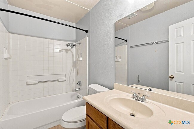 Building Photo - 3410 Victoria Cir