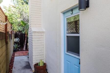 Building Photo - 5534 Alcove Ave