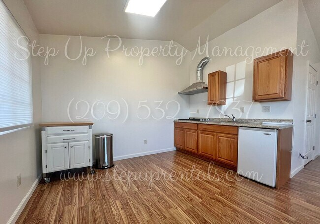 Building Photo - 8440 Ponderosa Way