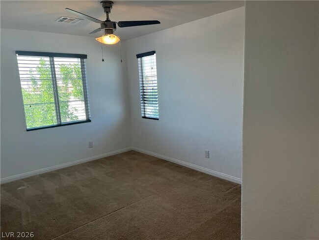 Building Photo - 10862 Knickerbocker Ave