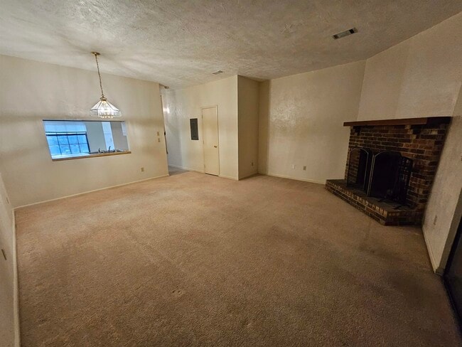 Building Photo - 463 E Van Buren St