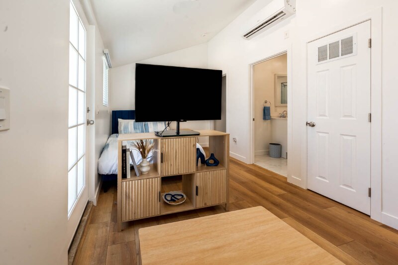 Building Photo - 3668 5th Ave