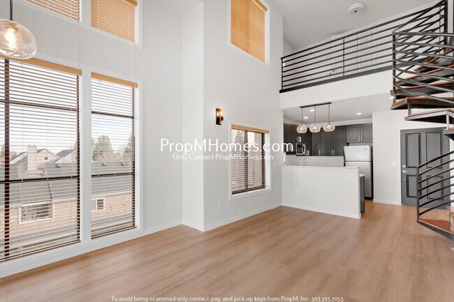 Building Photo - Updated Two Level Condo in the Heart of Do...