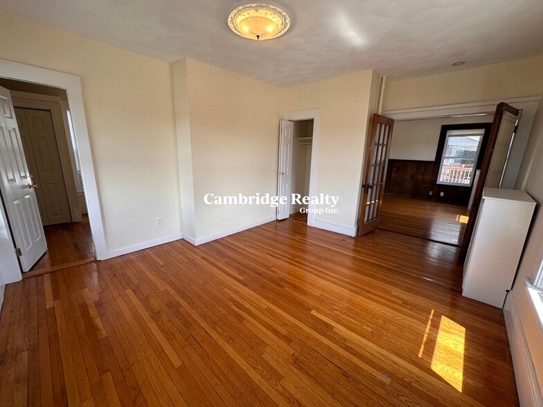 Building Photo - 547 Broadway