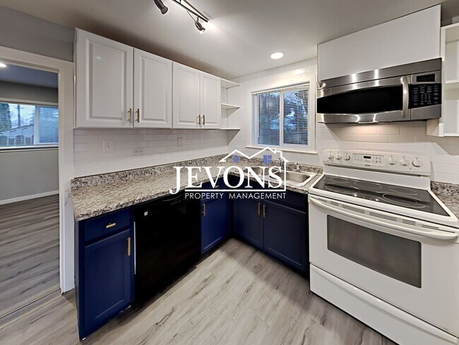 Building Photo - 3303 S Ainsworth Ave