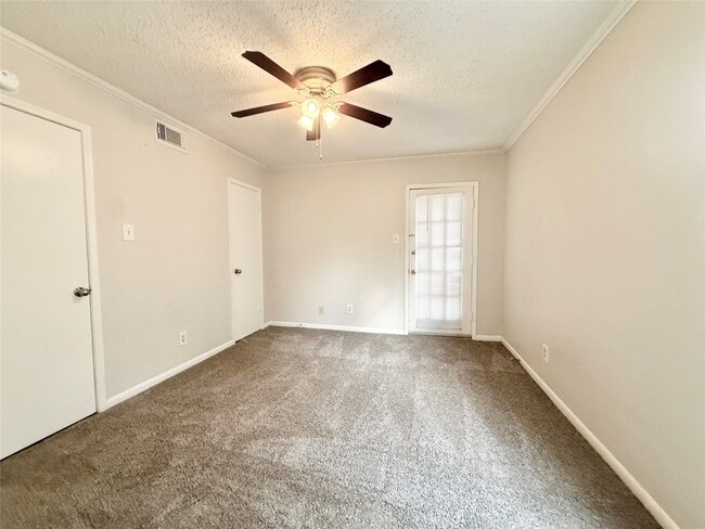 Building Photo - 3902 Mandell St