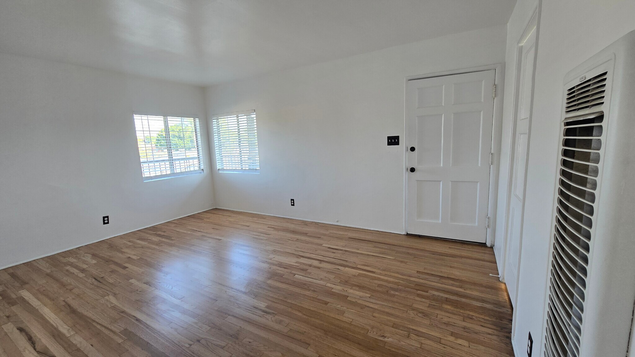 Building Photo - 3554 Locke Ave