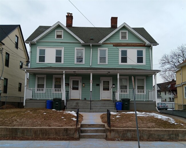 Primary Photo - 142 Smith St