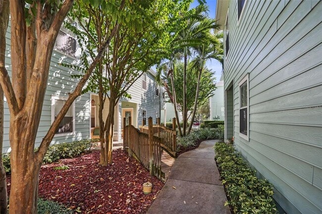 Building Photo - 632 Charles Ct S