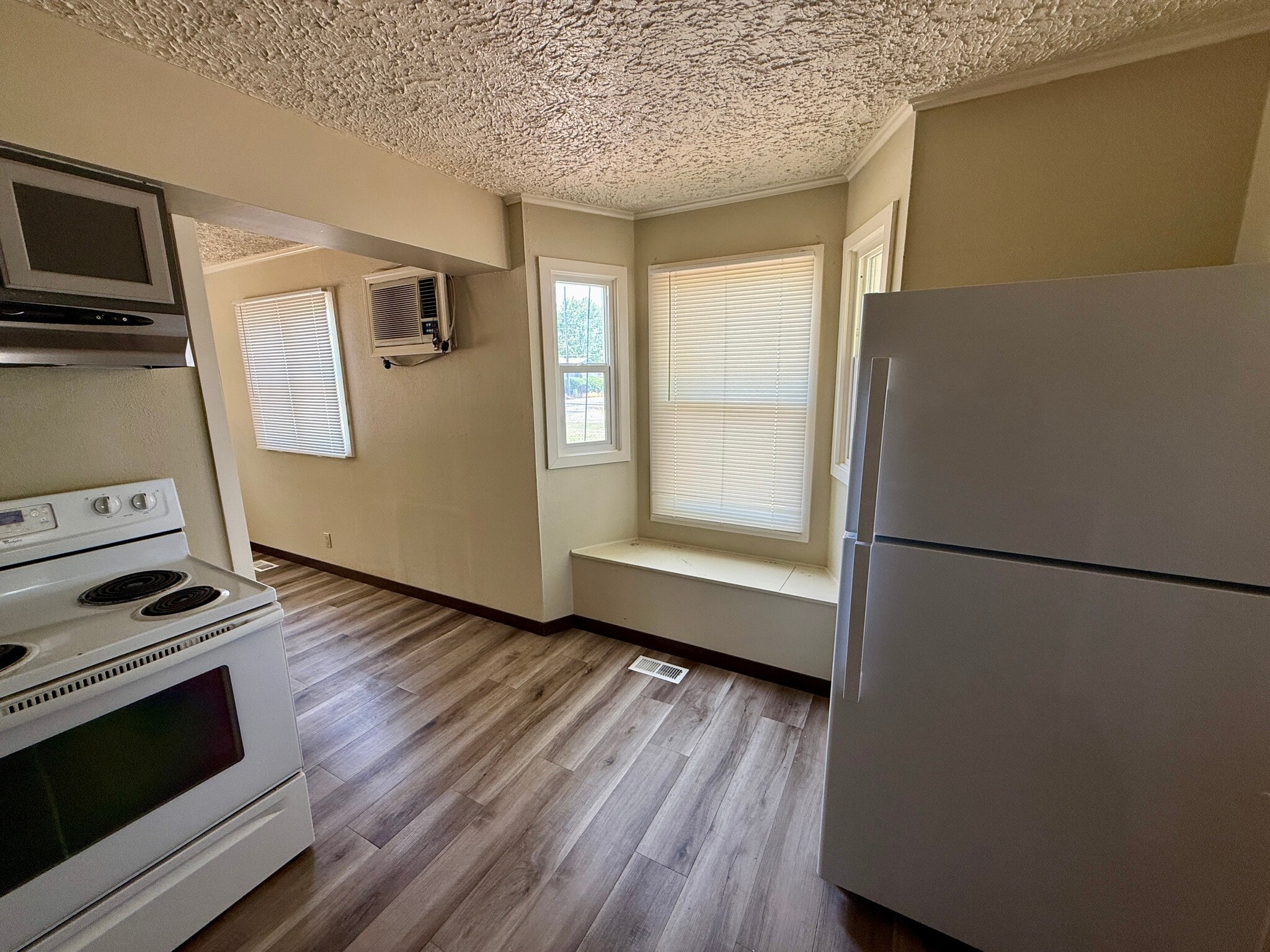 Kitchen - 14119 E 8th Ave