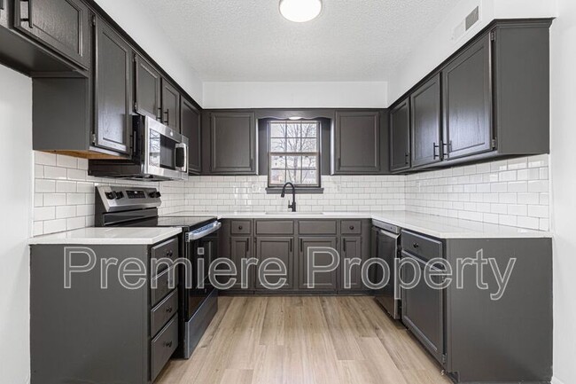 Building Photo - 3213 SE 6th Ct