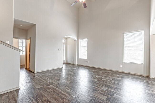 Building Photo - 5206 Jasmine Valley Ct