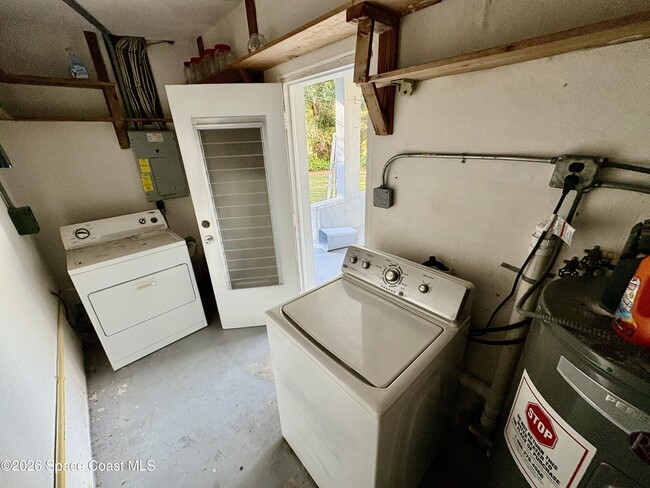 Building Photo - 6587 Towhee Dr