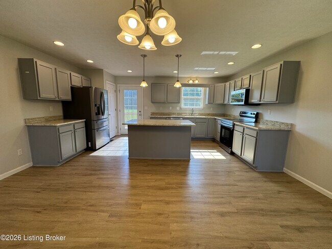 Building Photo - 25 Mandan Ct