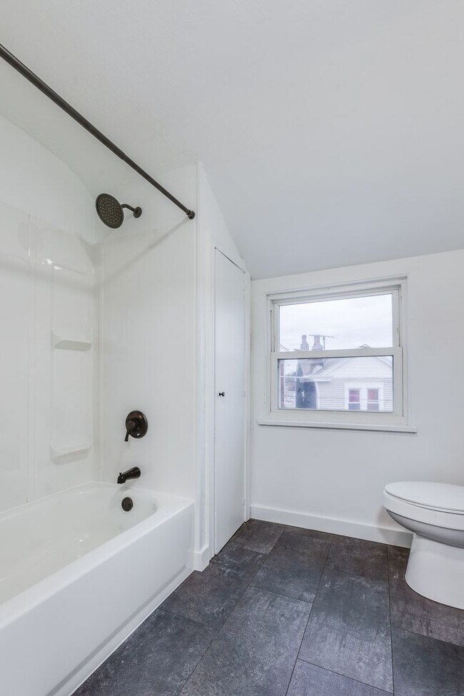 Building Photo - AVAILABLE JUNE 2026! - 2 Bedroom Suburban Vibes in the HEART of the City!!