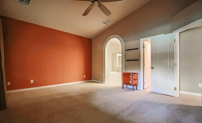 Building Photo - Welcome to this stunning 3-bedroom, 2.5-bathroom home located in the desirable city of Las Vegas!