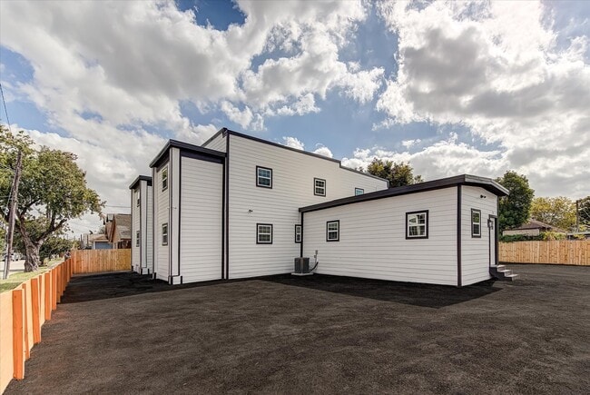 Building Photo - 6608 Avenue O