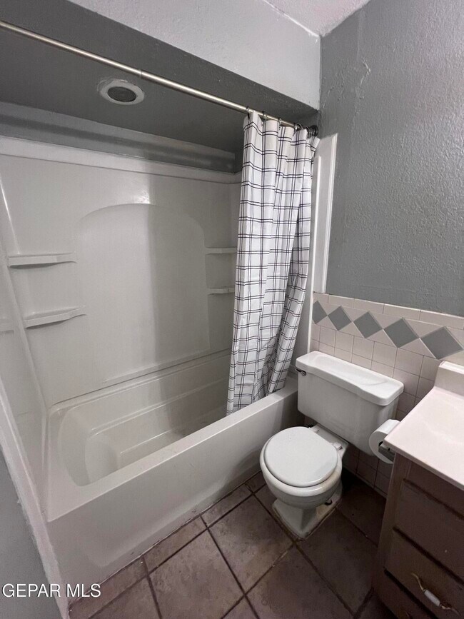 Building Photo - 4904 Winthrop Dr