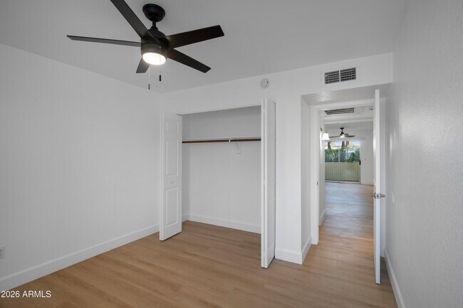 Building Photo - 729 W Coolidge St