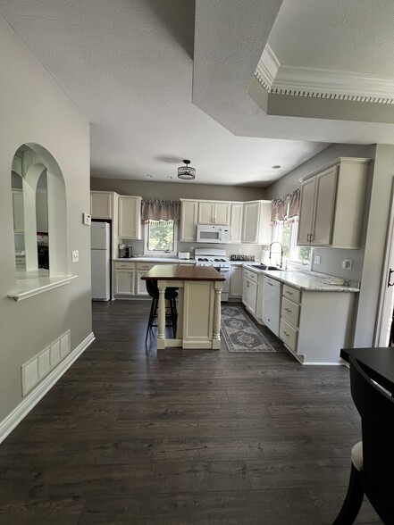 Building Photo - 3269 Grey Village Dr