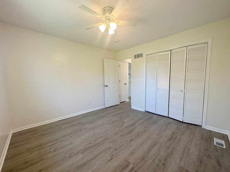 Building Photo - 1417 La Chateau Dr