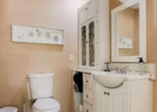 Building Photo - 896 Westminster St