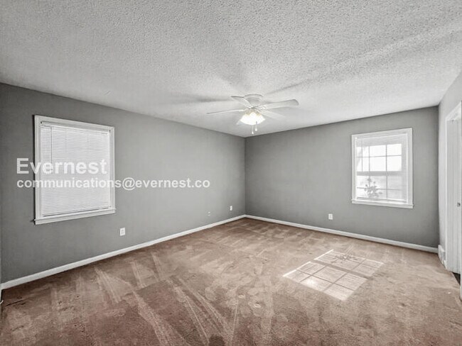 Building Photo - 3 Bed/3 Bath Home with Carport / Pet-Friendly / Available Now!