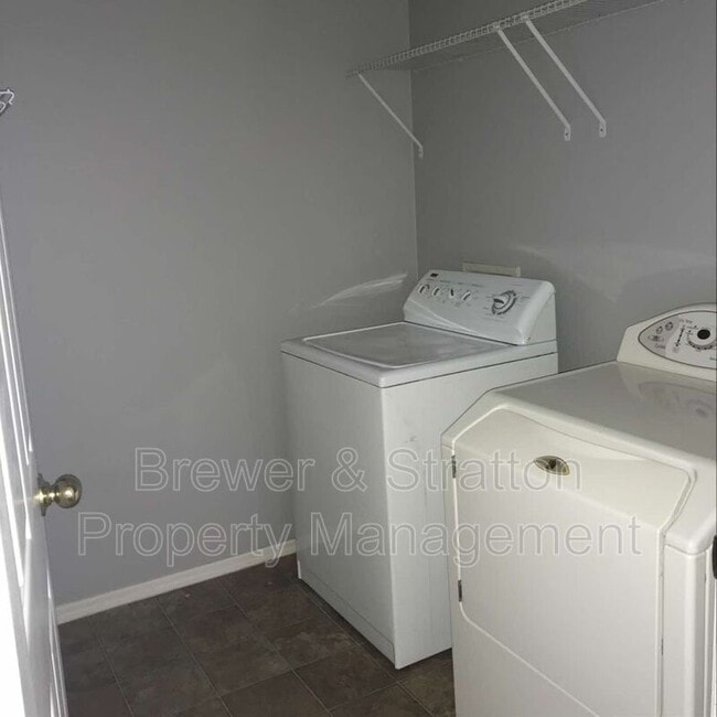 Building Photo - 4610 N 124th Ave