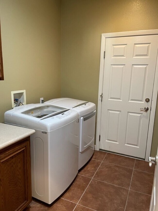 Building Photo - Wine Country awaits