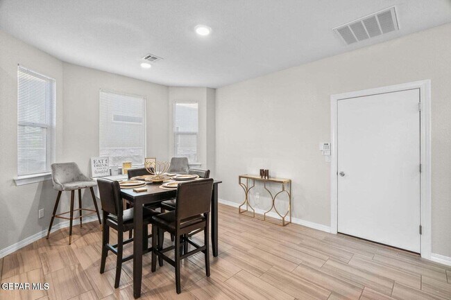 Building Photo - 14947 Pebble Hills Blvd