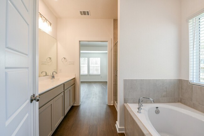 Building Photo - 1642 Birch Wood Dr