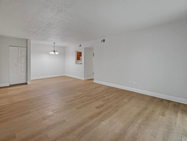 Building Photo - Evansville, Indiana*** 2 Bed 2 Bath $1119.00/mo***No Deposit $0