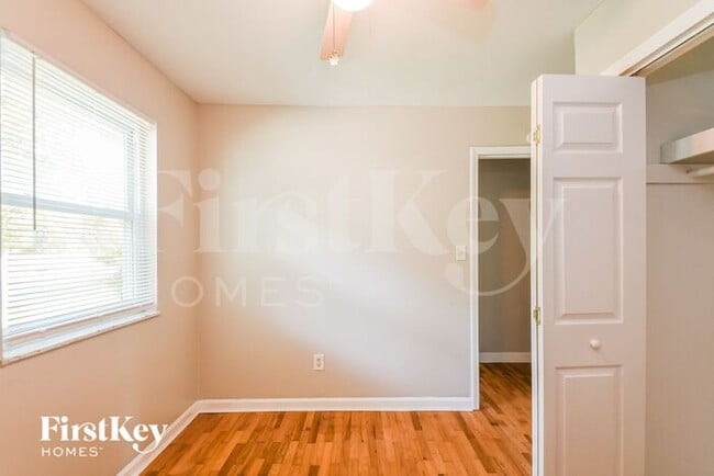 Building Photo - 1240 N Ridgeview Dr