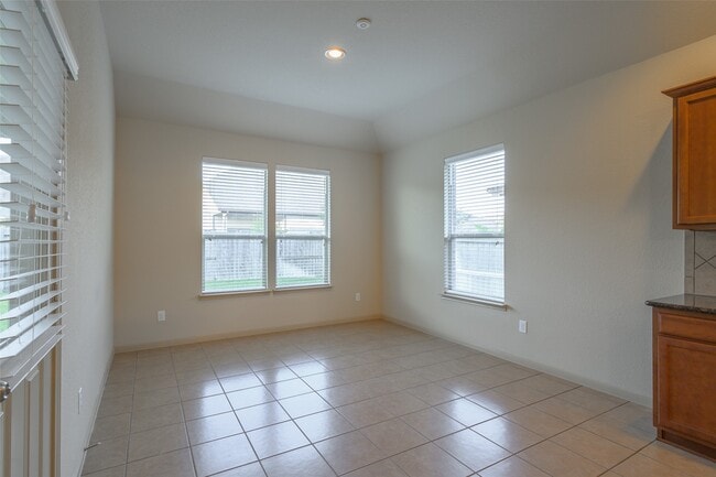 Building Photo - 12805 Shady Springs Dr