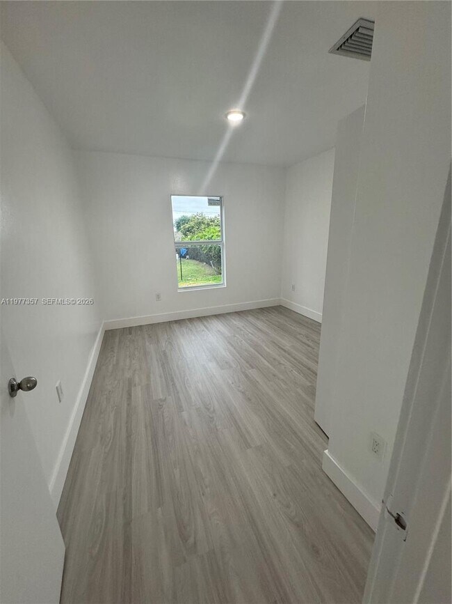 Building Photo - 526 NW 6th St