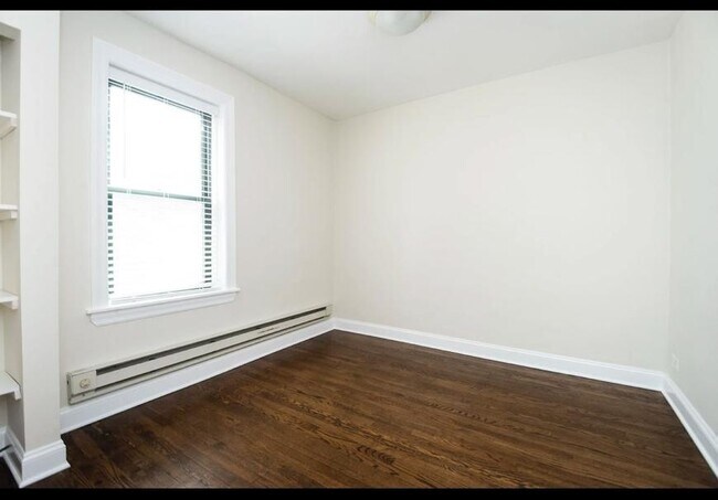 Building Photo - 1 bedroom in Chicago IL 60613