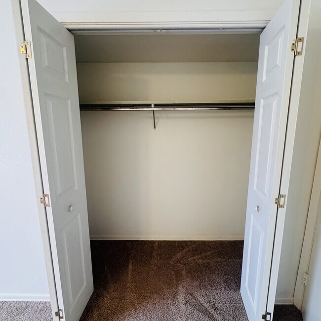 Building Photo - 2901 Helena Ave