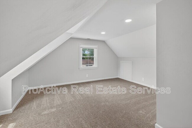 Building Photo - 816 Martin Ave
