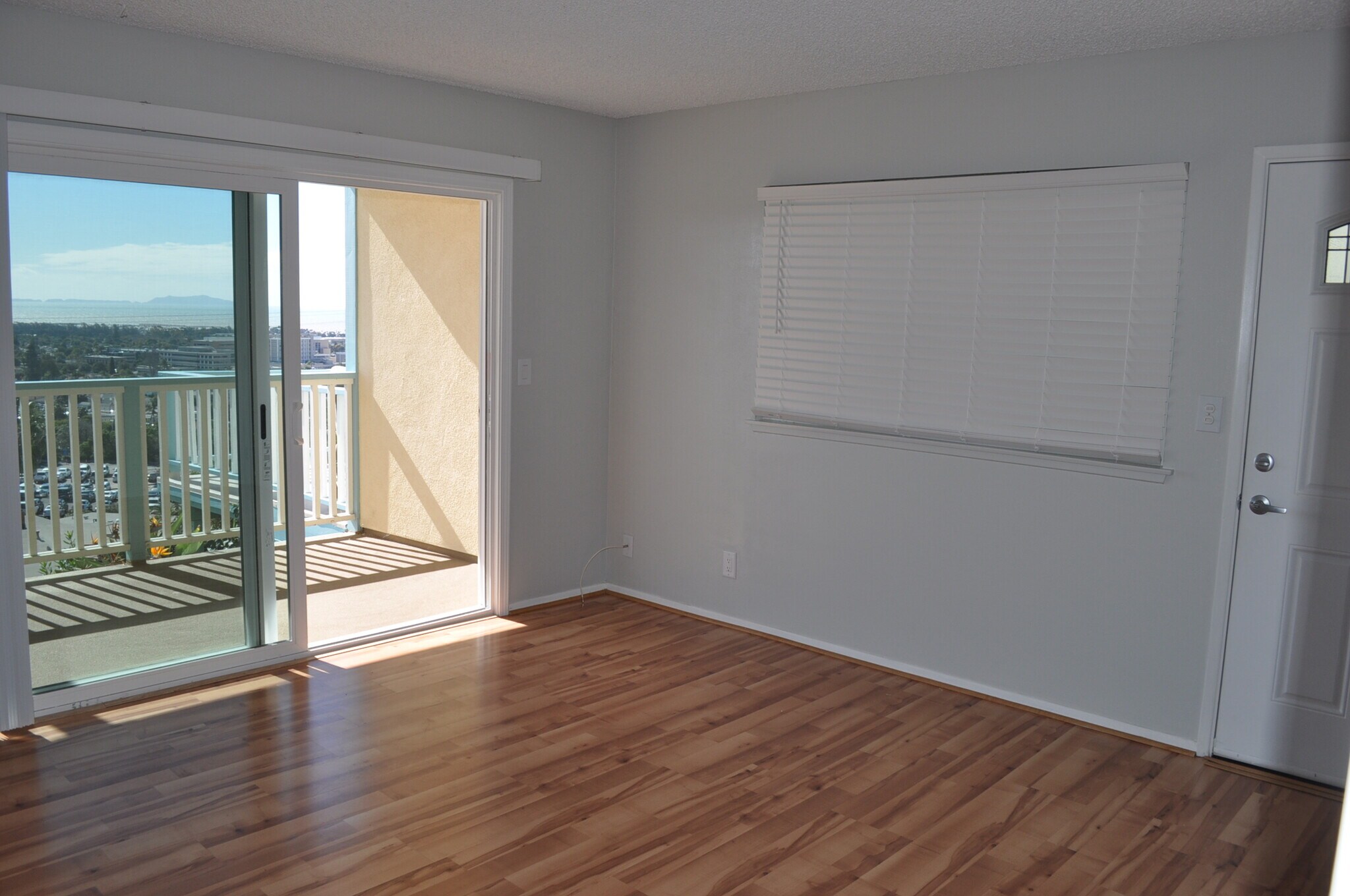 Building Photo - 3305 Hilltop Dr