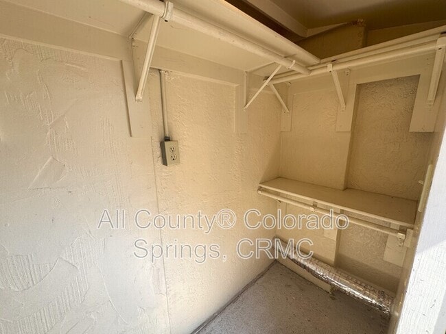 Building Photo - 209 S 25th St