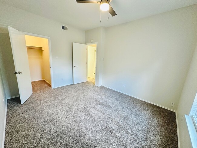 Building Photo - 1 MONTH FREE !!! - Charming 2 Bed 2 Bath C...