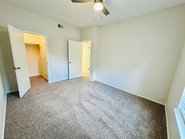 Building Photo - Charming 2 Bed 2 Bath Condo with Nature Vi...